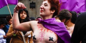 Lucía, a 21-year-old lesbian from France, bares her breasts and torso as a way of expressing her right to decide. (Photo: Mayela Sanchez)